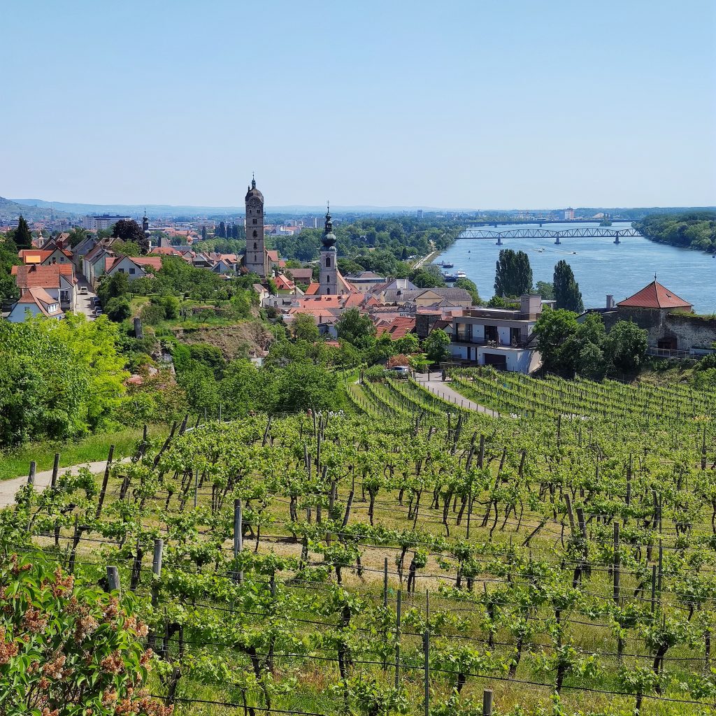 Krems liegt an der Donau